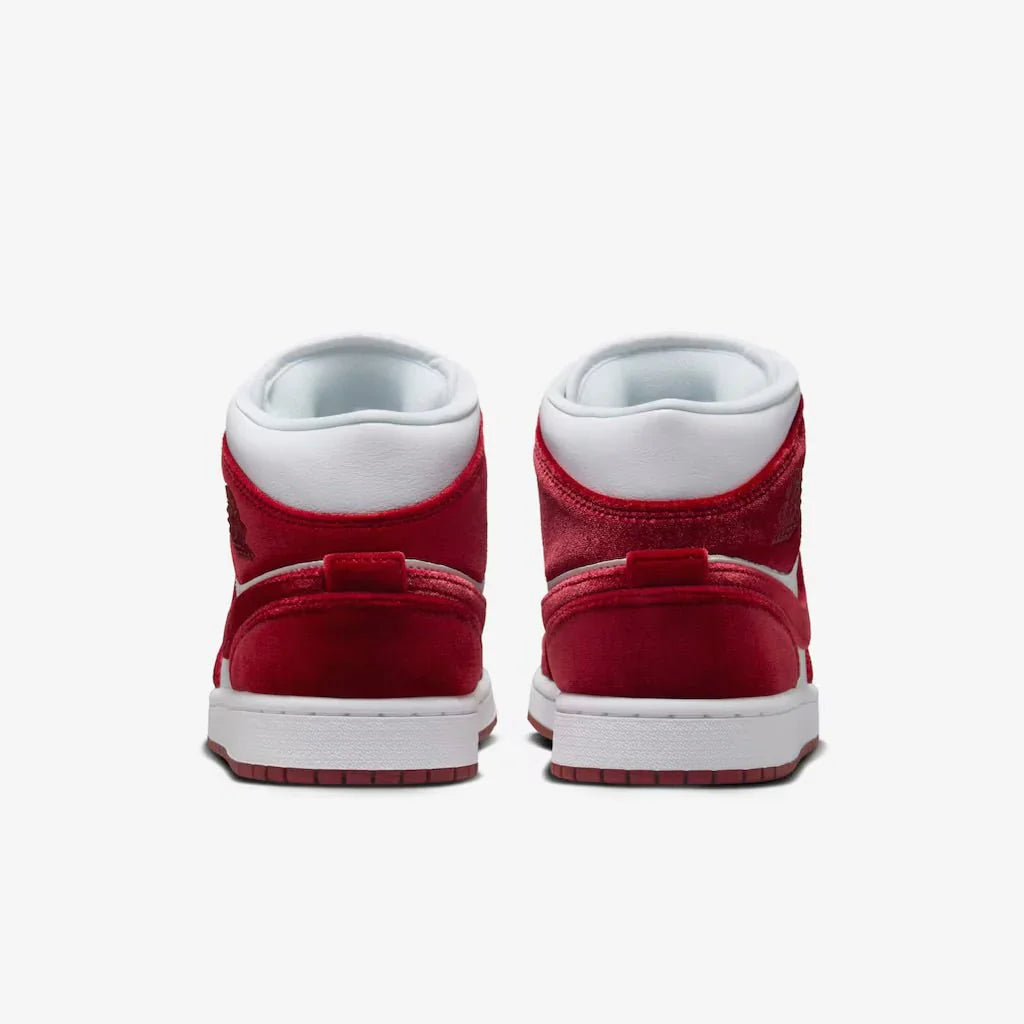 Air Jordan 1 Mid SE Red Velvet Vermelho