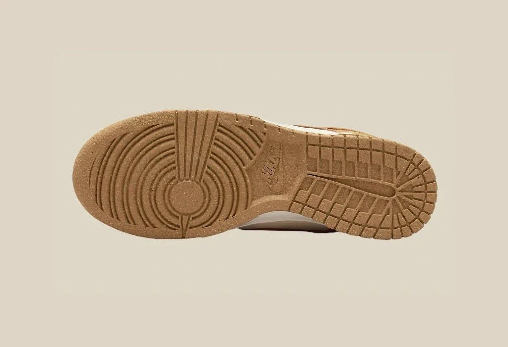Nike Dunk Low Flax Suede Marrom